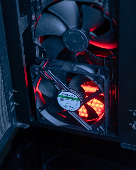 Spolehlivé chlazení v kompaktním formátu Ventilátor 120×25 mm, 12 V DC s technologií MagLev od...